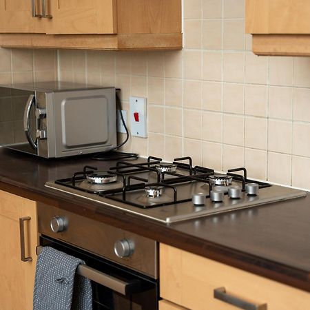 Luxury 2 Bed Apartment - Near Heathrow, Legoland, Windsor Slough Exteriör bild