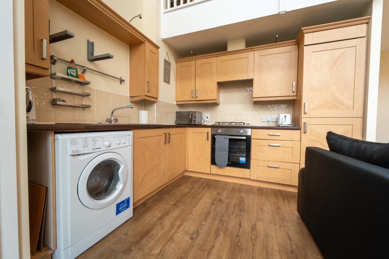 Luxury 2 Bed Apartment - Near Heathrow, Legoland, Windsor Slough Exteriör bild