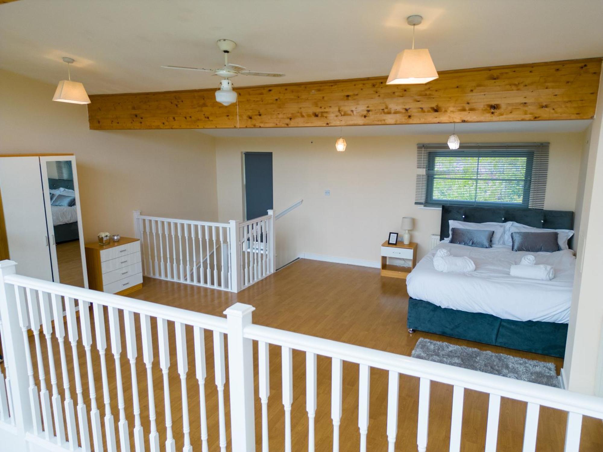 Luxury 2 Bed Apartment - Near Heathrow, Legoland, Windsor Slough Exteriör bild