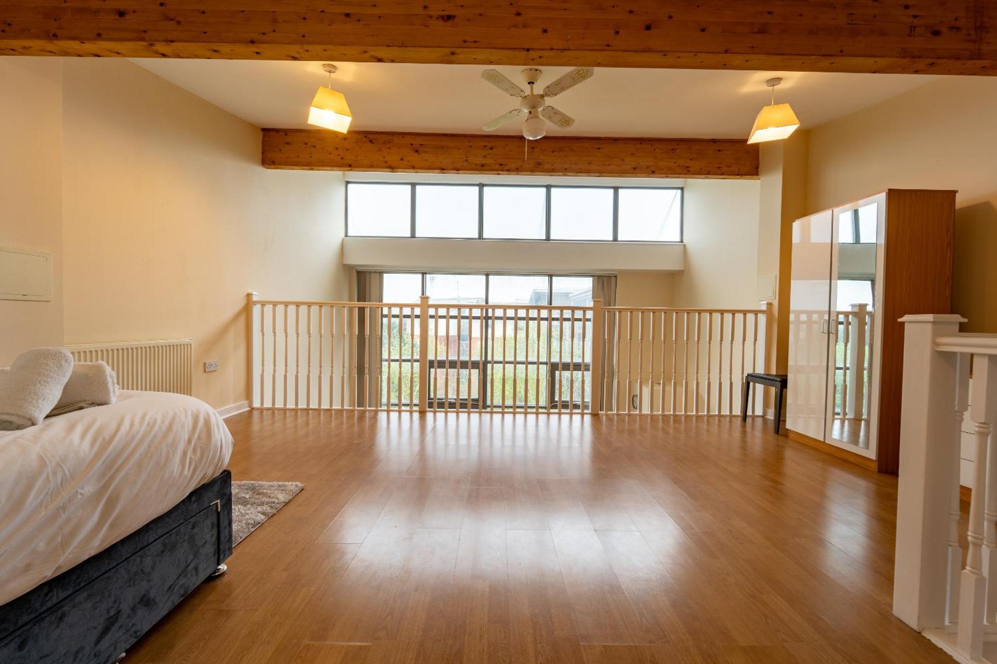 Luxury 2 Bed Apartment - Near Heathrow, Legoland, Windsor Slough Exteriör bild