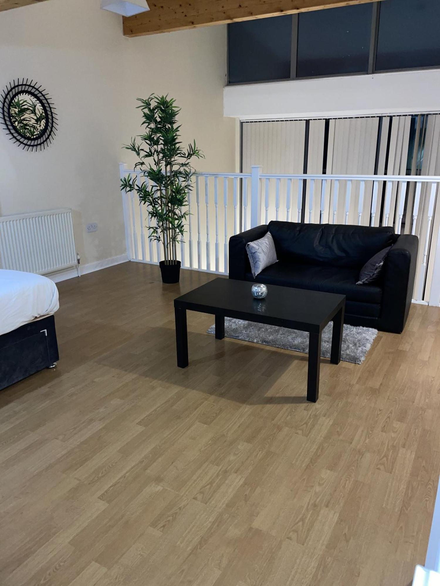 Luxury 2 Bed Apartment - Near Heathrow, Legoland, Windsor Slough Exteriör bild